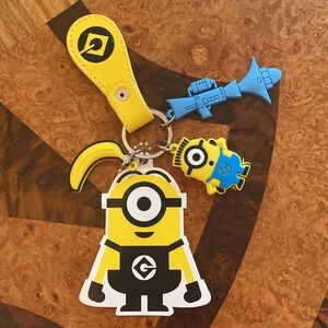 New CultureFly Keyring Minions Exclusive w/Four Plastic Yellow & Blue Charms